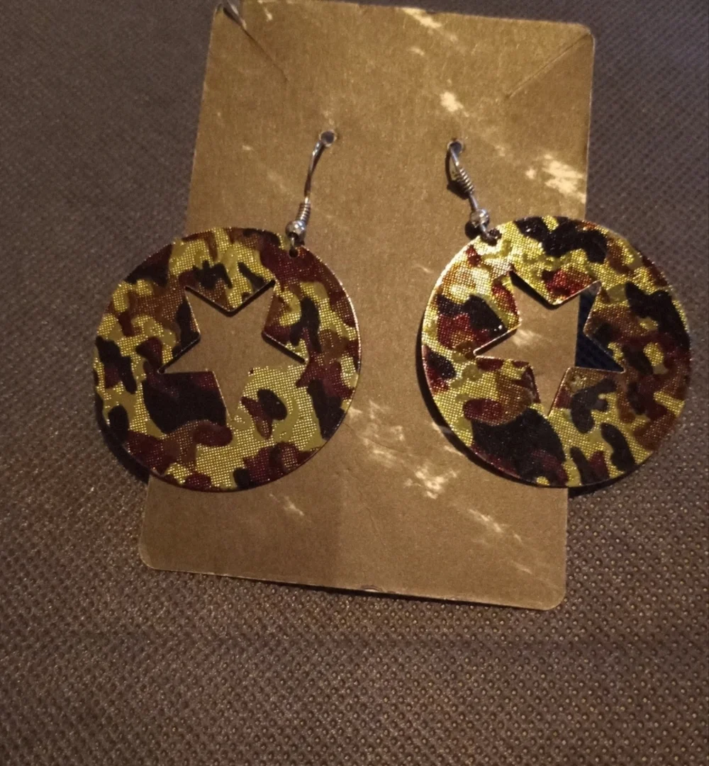 Star cutout Camouflage dangle earrings